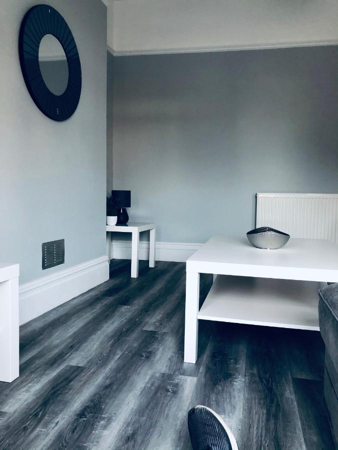 Entire Spacious 4 Bedroom Apartment In Bournemouth Exteriör bild