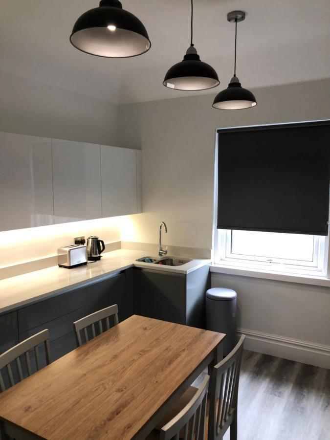 Entire Spacious 4 Bedroom Apartment In Bournemouth Exteriör bild