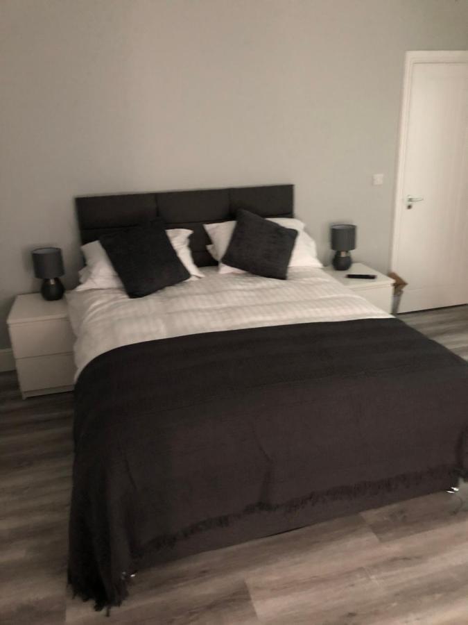 Entire Spacious 4 Bedroom Apartment In Bournemouth Exteriör bild