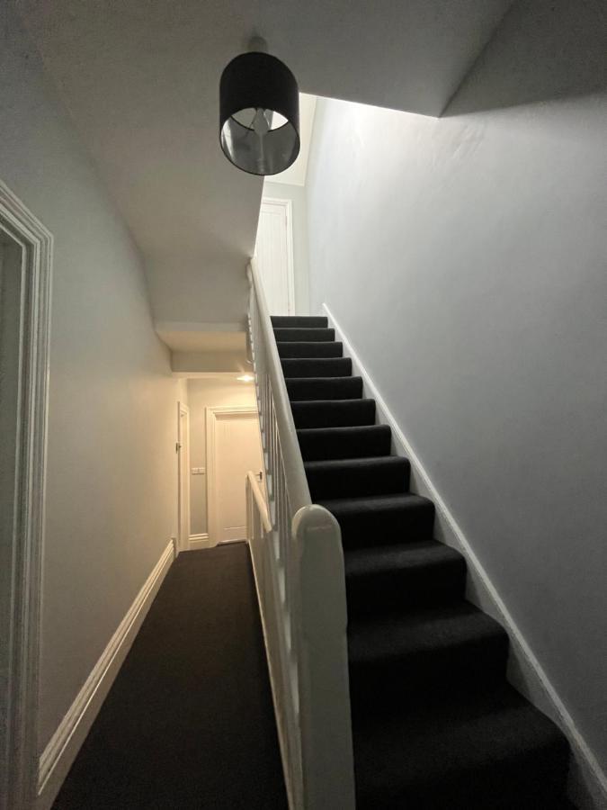 Entire Spacious 4 Bedroom Apartment In Bournemouth Exteriör bild