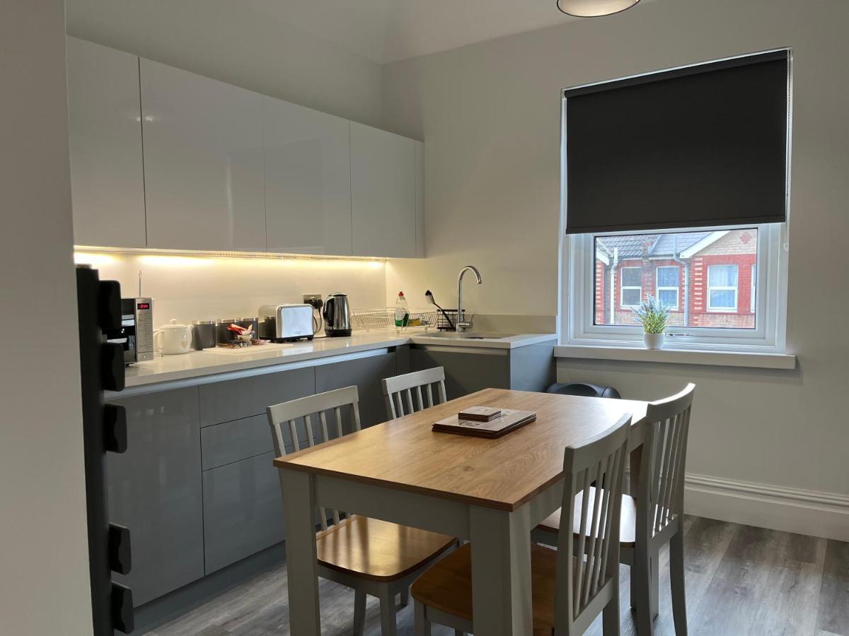 Entire Spacious 4 Bedroom Apartment In Bournemouth Exteriör bild