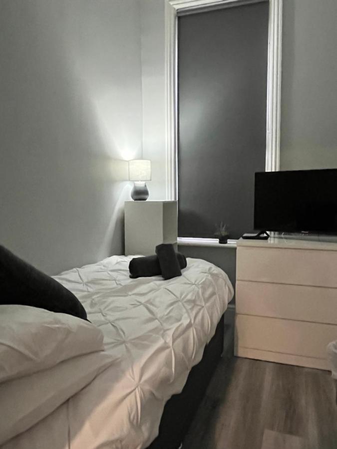 Entire Spacious 4 Bedroom Apartment In Bournemouth Exteriör bild
