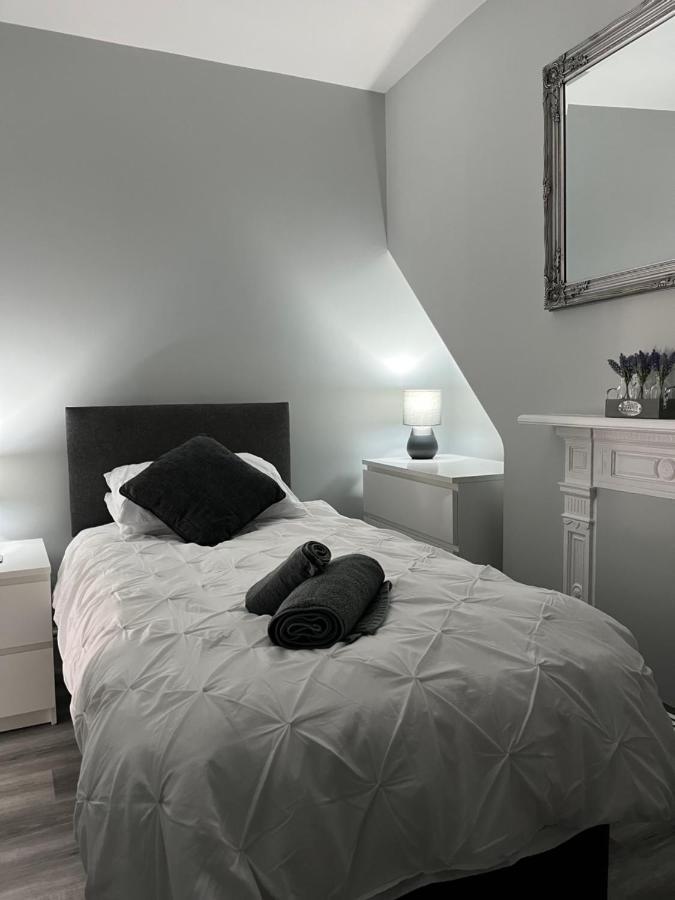 Entire Spacious 4 Bedroom Apartment In Bournemouth Exteriör bild