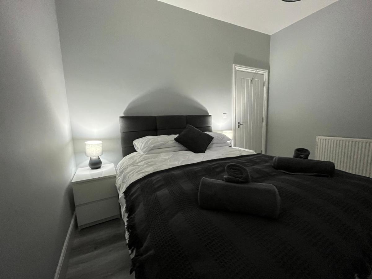 Entire Spacious 4 Bedroom Apartment In Bournemouth Exteriör bild