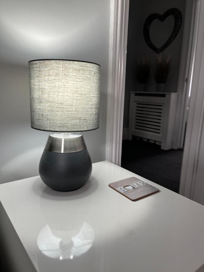 Entire Spacious 4 Bedroom Apartment In Bournemouth Exteriör bild