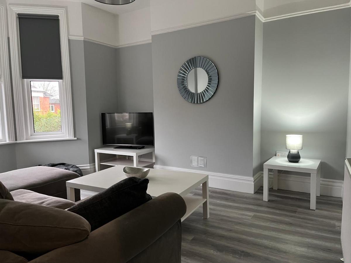 Entire Spacious 4 Bedroom Apartment In Bournemouth Exteriör bild